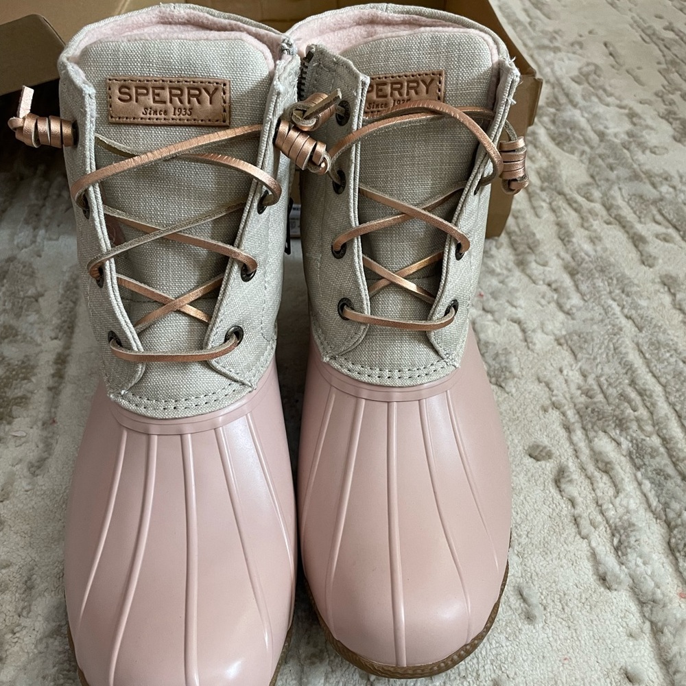 Sperry Saltwater boots in Canvas Rose/Oat -size 9